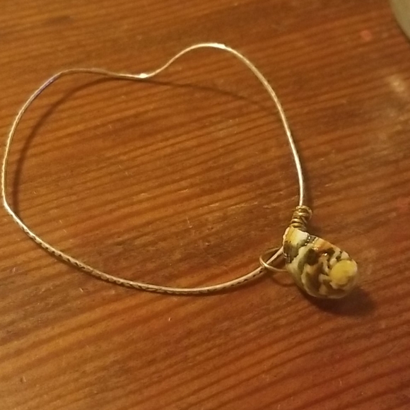 Handmade Shell Bangle - Picture 4 of 4